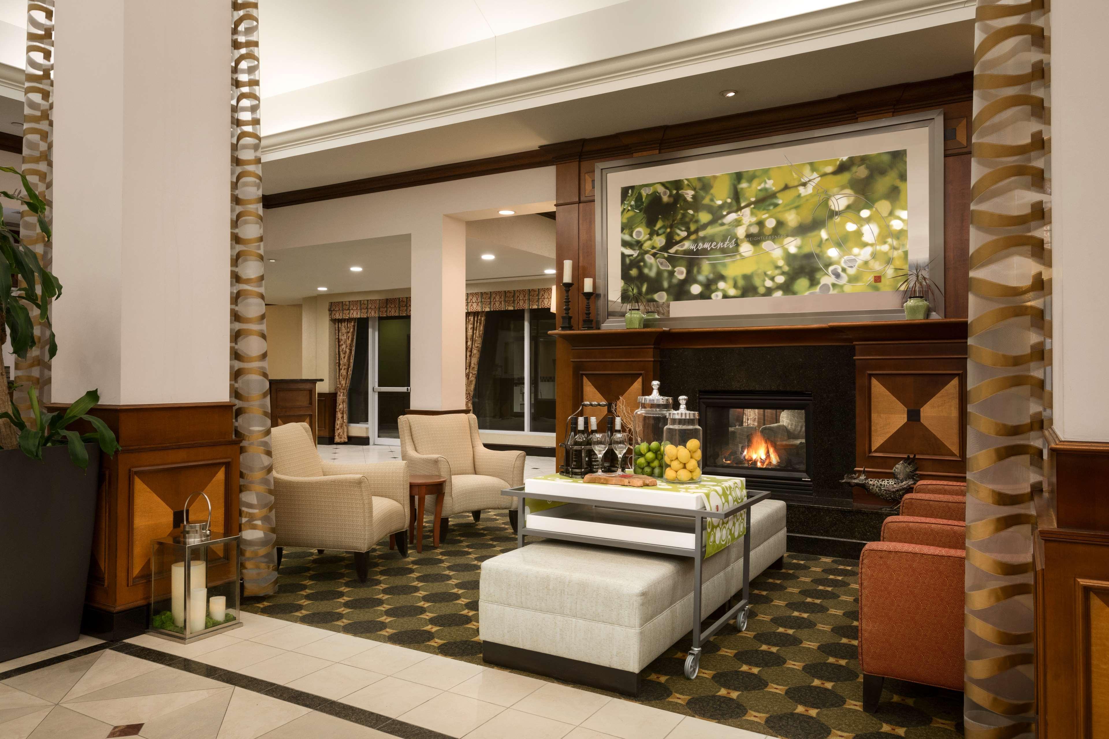 Hilton Garden Inn Toronto/Vaughan Exterior photo