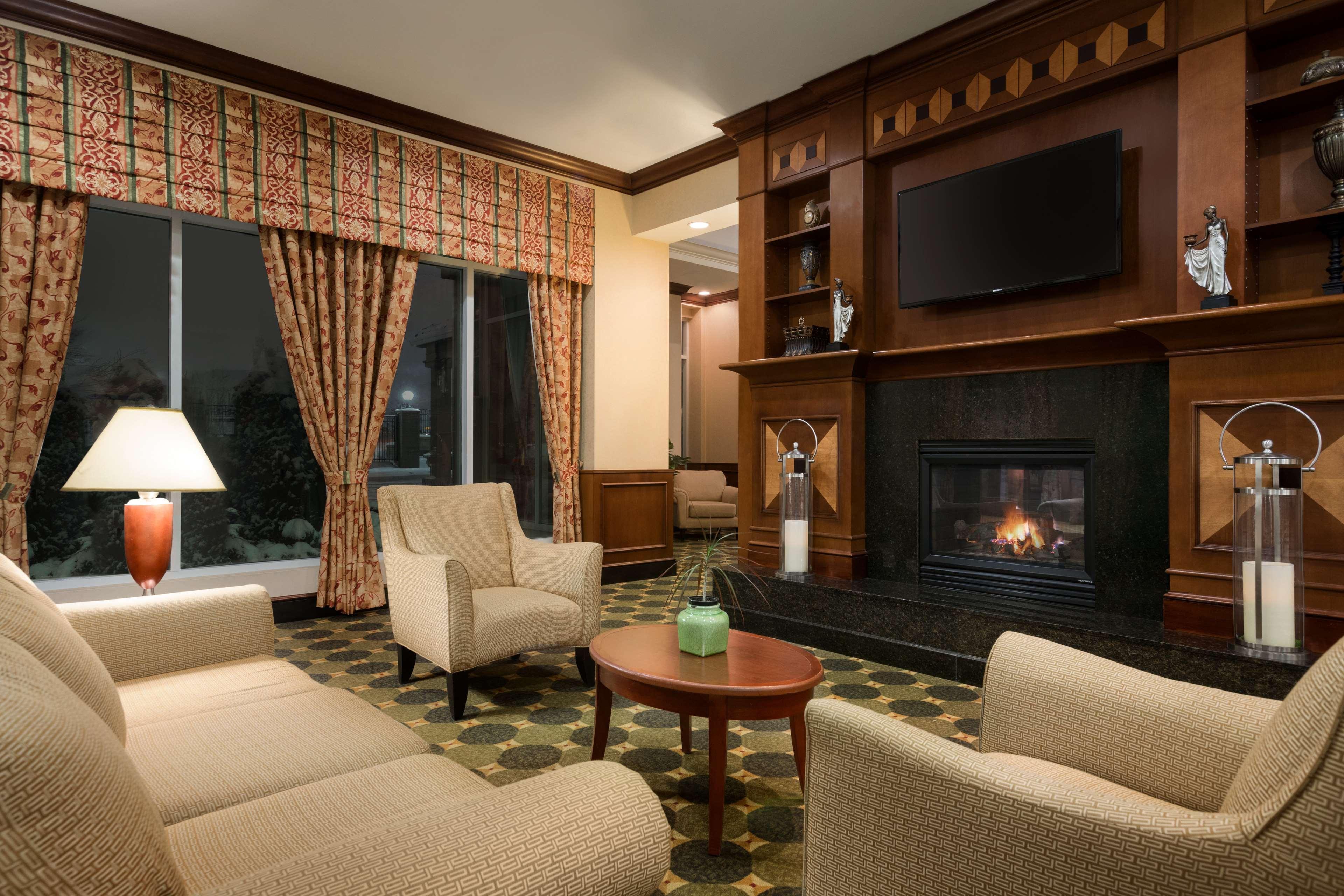 Hilton Garden Inn Toronto/Vaughan Exterior photo