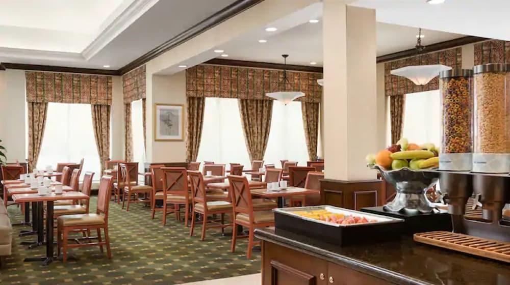 Hilton Garden Inn Toronto/Vaughan Exterior photo