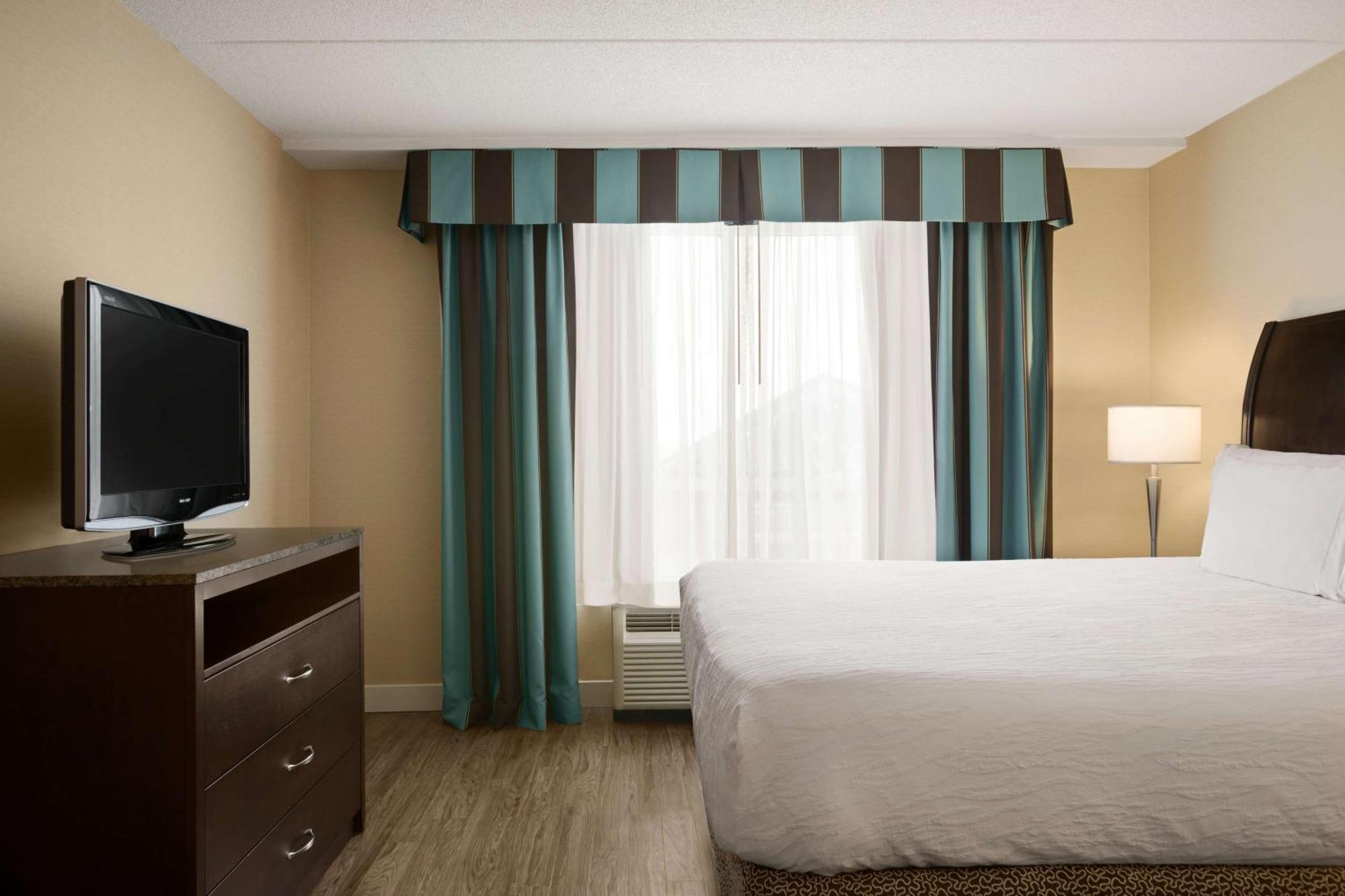 Hilton Garden Inn Toronto/Vaughan Exterior photo
