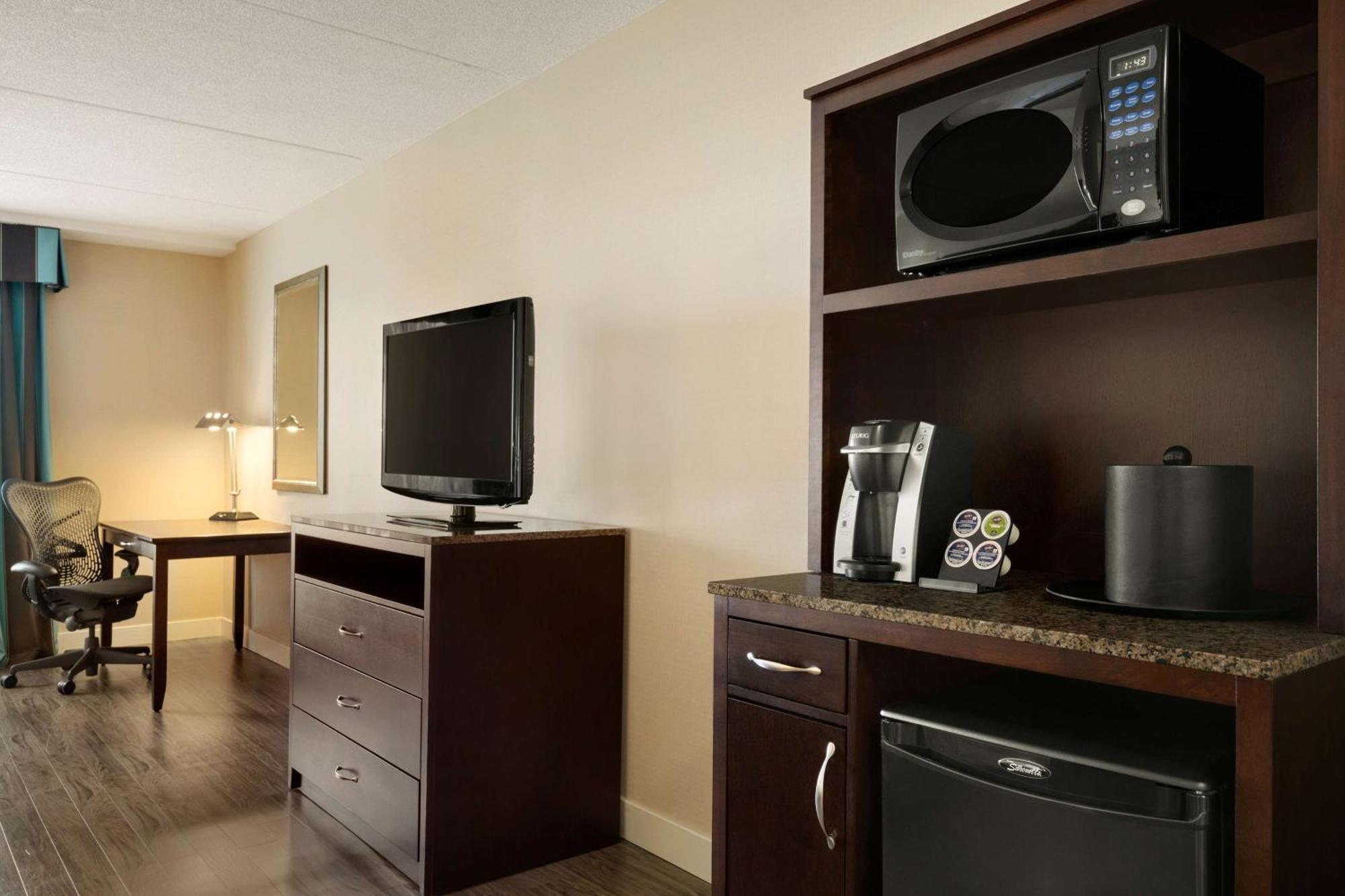 Hilton Garden Inn Toronto/Vaughan Exterior photo