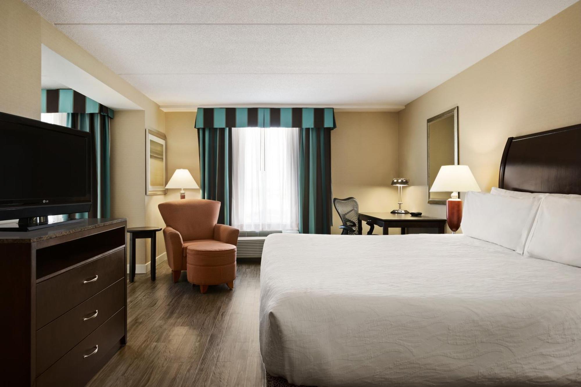 Hilton Garden Inn Toronto/Vaughan Exterior photo