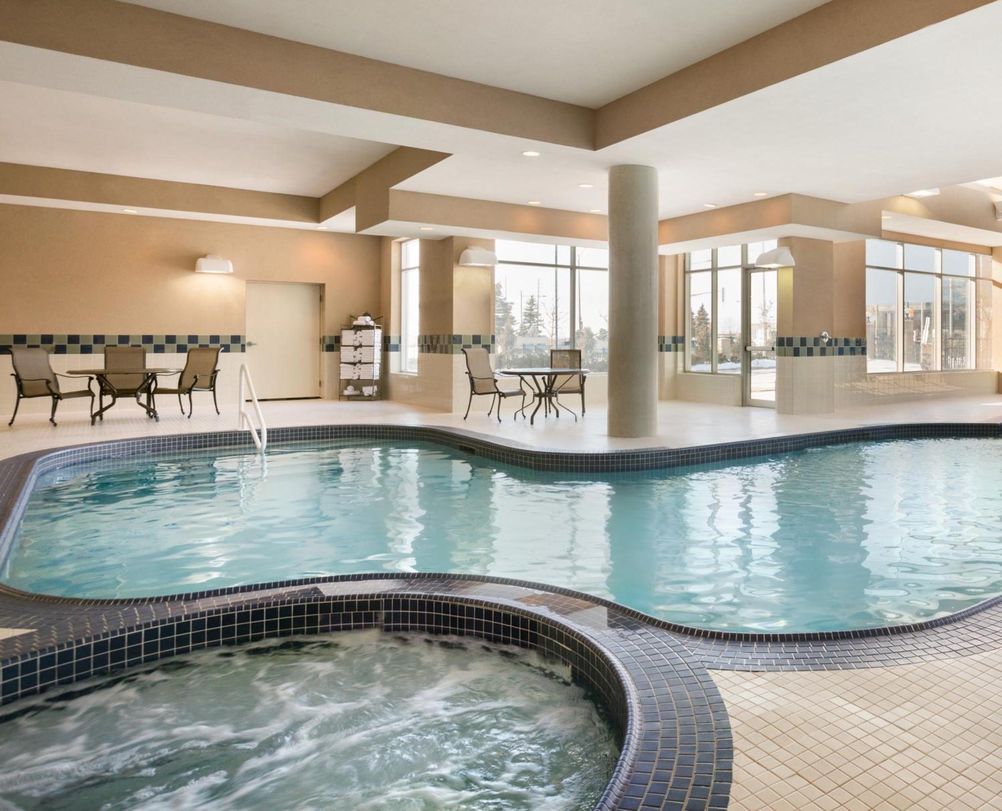 Hilton Garden Inn Toronto/Vaughan Exterior photo