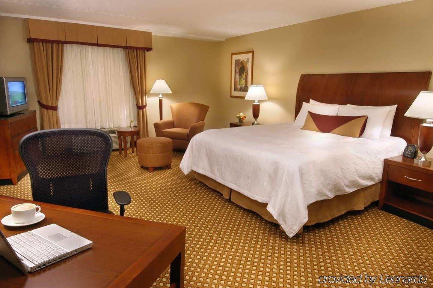Hilton Garden Inn Toronto/Vaughan Exterior photo